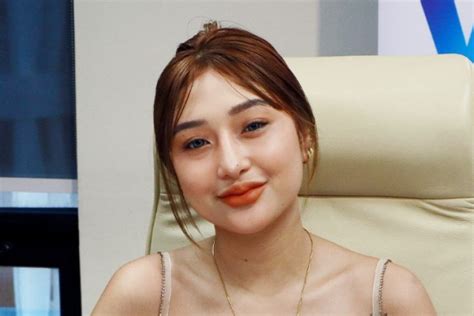 Eunice Santos (@.